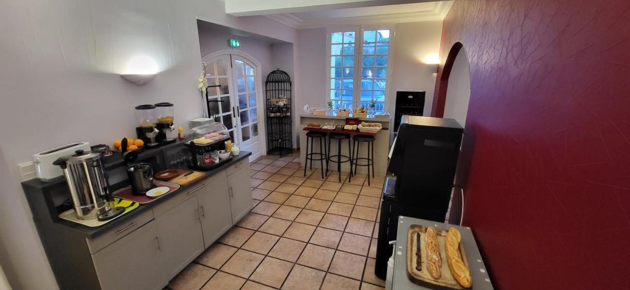 Logis Hotel L'Arche De Noe Екстер'єр фото