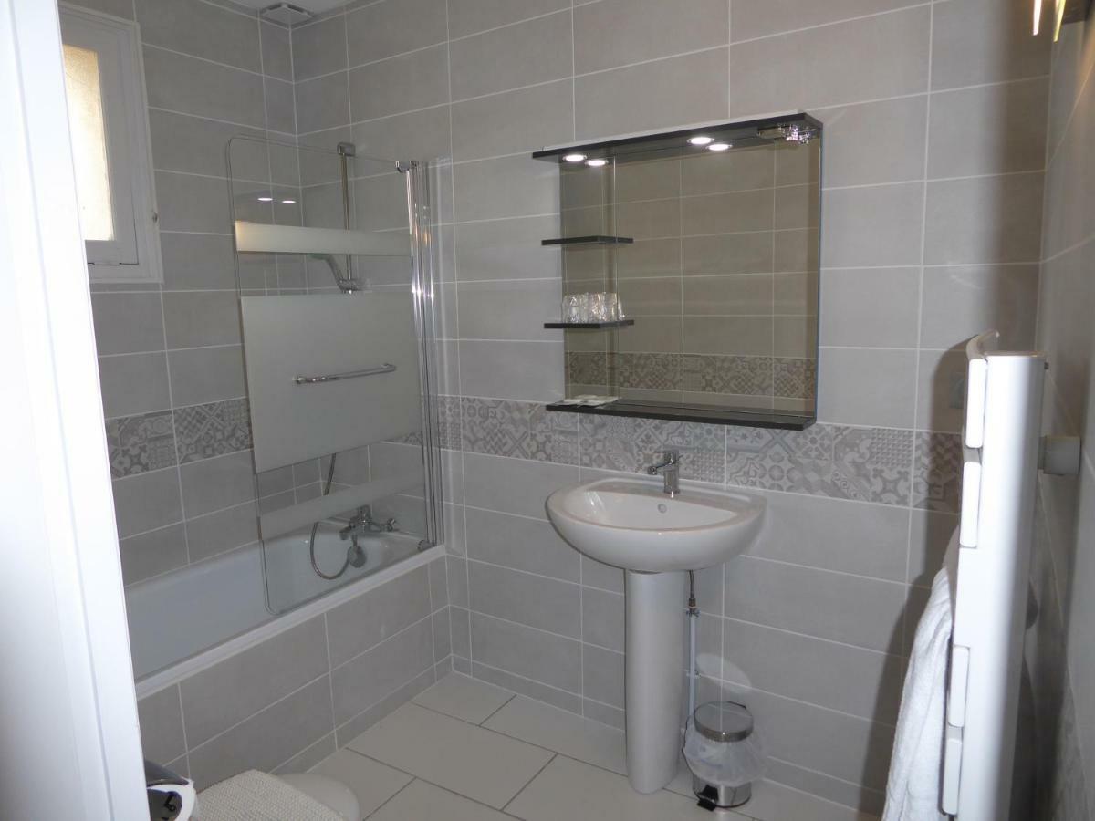 Logis Hotel L'Arche De Noe Екстер'єр фото